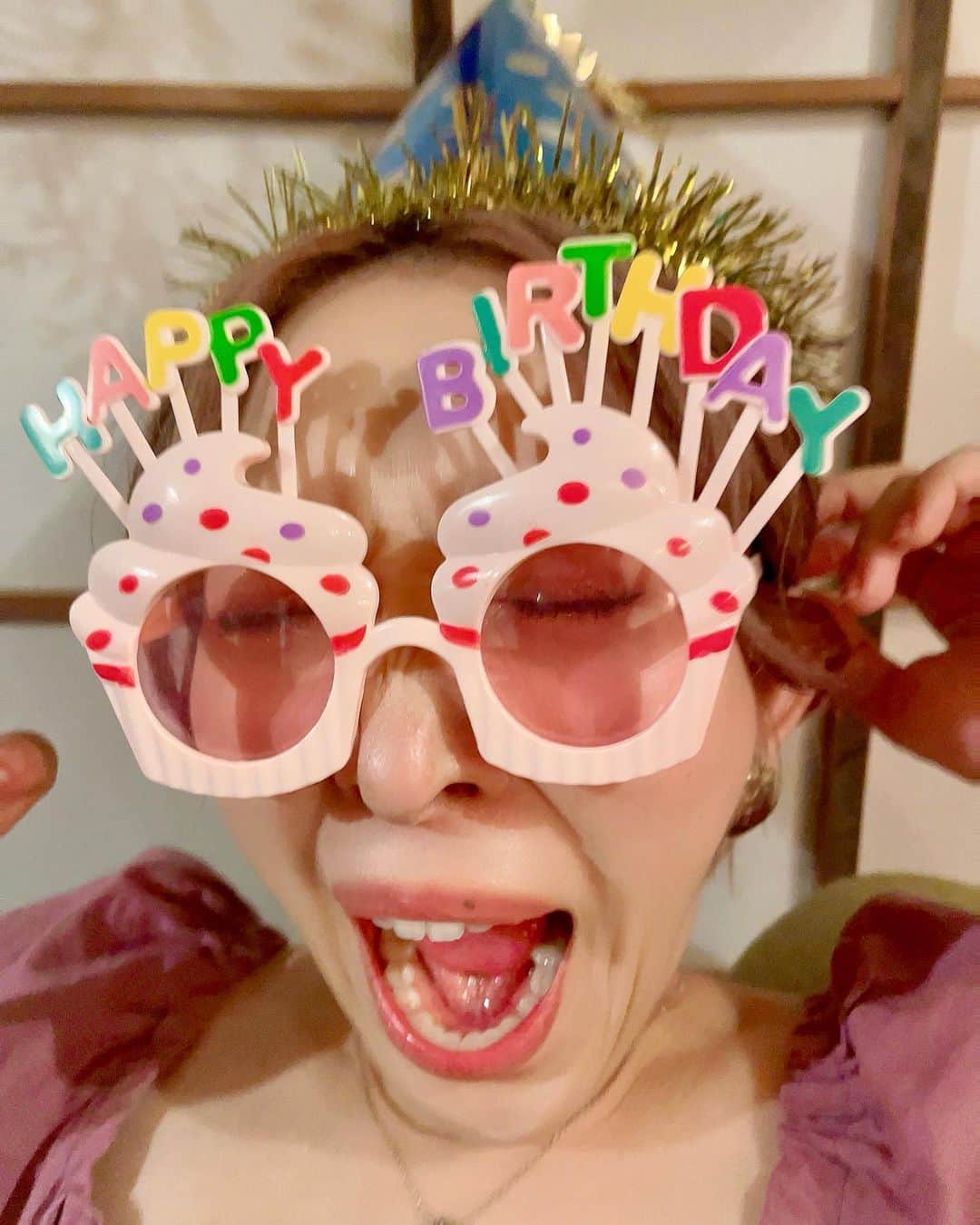 くまみきのインスタグラム：「レベル34🎂✨  1日テレビ撮影で特に誕生日感なしと思いきや、むーが撮影中にバスクチーズケーキ焼いてくれました😭🧡ありがと〜  もう30代中盤とか驚きだよね。 今年もカワイイおばあちゃんに向けて楽しく生きます👵✌️  TVはまたお知らせするね🌞  #誕生日 #birthday #9月21日 #口になんかついてる #おおあくび」