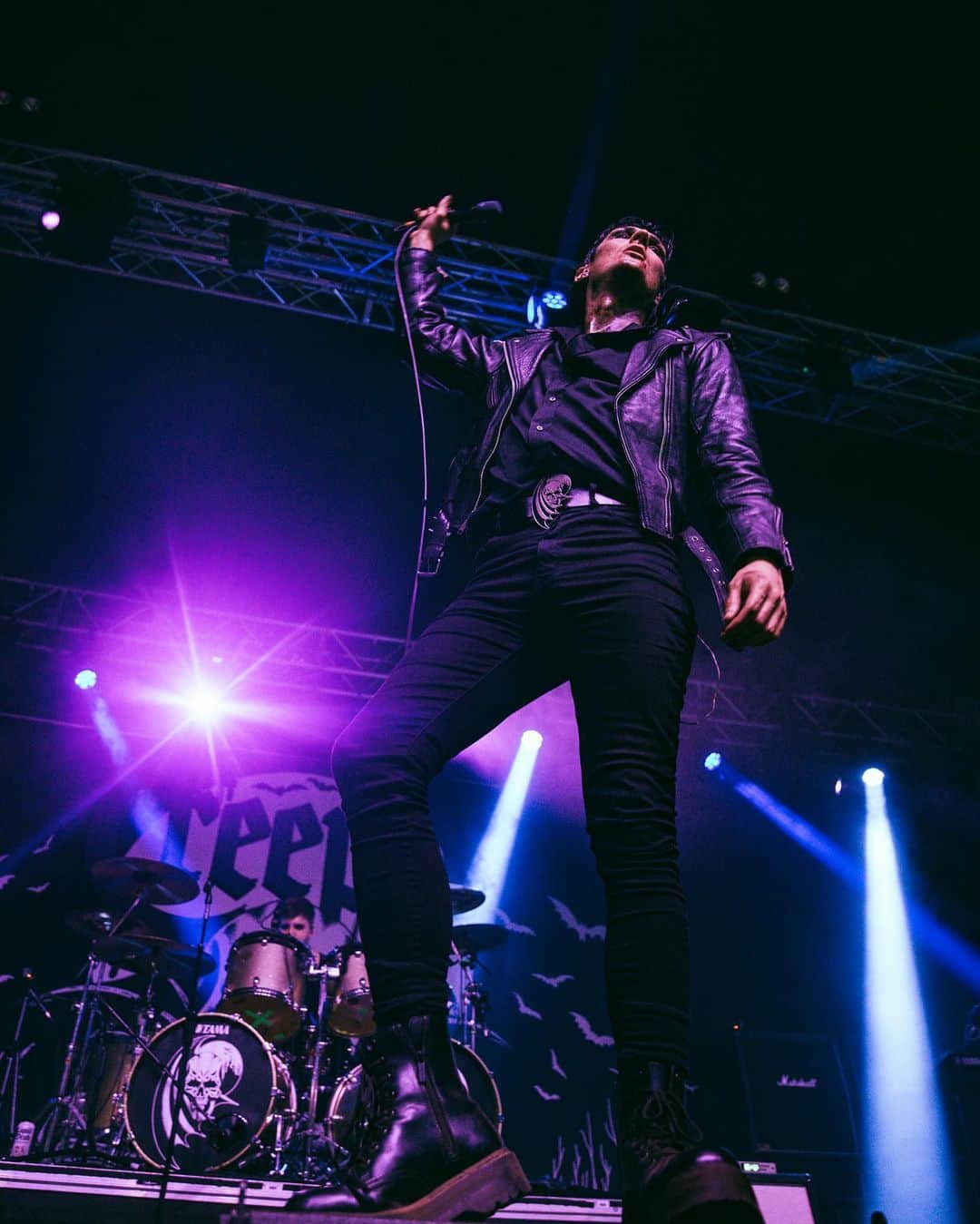 Kerrang!のインスタグラム：「Creeper “show a new side to the band” with new single Black Heaven – listen now 👆🏼💜  📸: @wondergirlphoto」