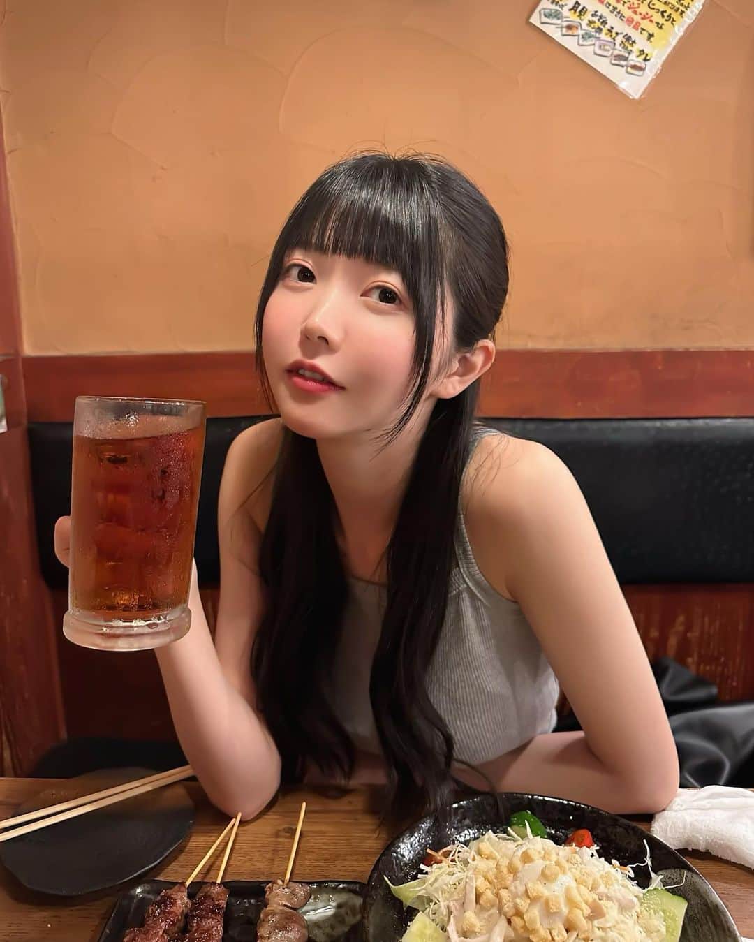 のインスタグラム：「話聞くよ〜？  大阪遠征の時のだよ！ お酒じゃないです🙅‍♀️   #居酒屋  #GRL  #大阪  #osaka #黒髪  #黒髪ロング #攝影 #旅遊攝影 #拍攝 #寫真 #攝影日記 #人像攝影 #攝影師 #互惠 #拍照 #人像摄影 #攝影日常」