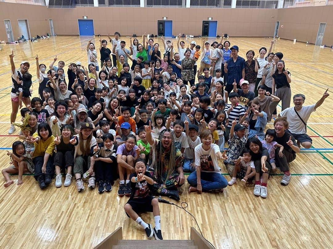 ケント・モリのインスタグラム：「屋久島ダンスショップ初開催❤️‍🔥原点こそ頂点🌏 Yakushima Danceshop 🔴 Presented by @kou.dance 🌈 Thank You So Much🙏 屋久島のみんなありがとう⛰️全てが最幸だった🏳️‍🌈 Assistant @namij_supermomj @live.0501 ⭕️  Special Thanks @nobu_kansai @kacchan0626 🤝 @yoshiko.photography 📸 #屋久島 #世界遺産 #日本を世界へ #danceshop」