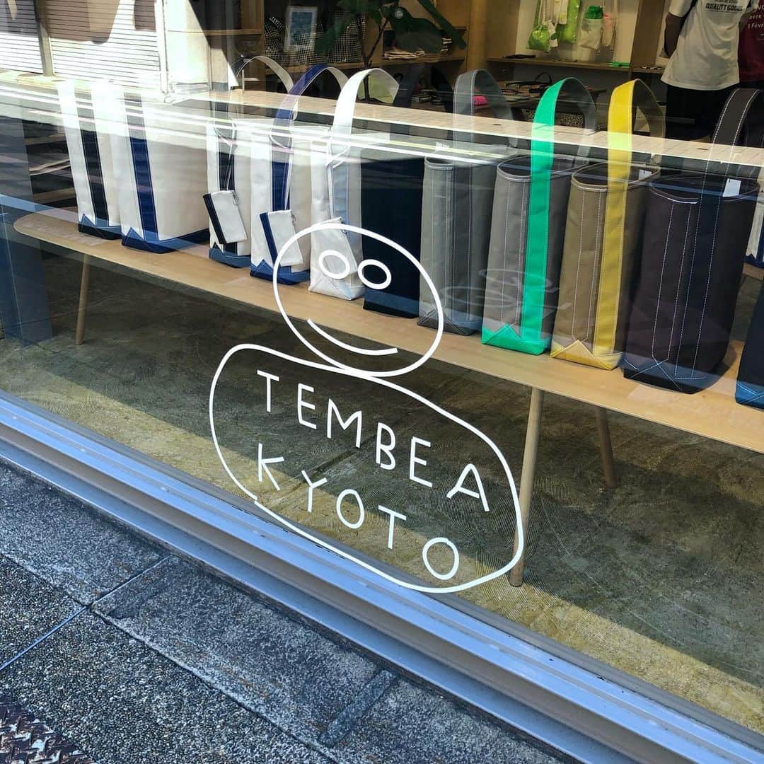 _mar_.imのインスタグラム：「TEMBEA京都へ☺︎  ヒーマさんとテンベアコラボのサコッシュが、京都店限定と聞いて行ってきました。  めっちゃかわいい☺︎ 内側にマジックテープを取り付けて、仕事で使うつもり。。！」