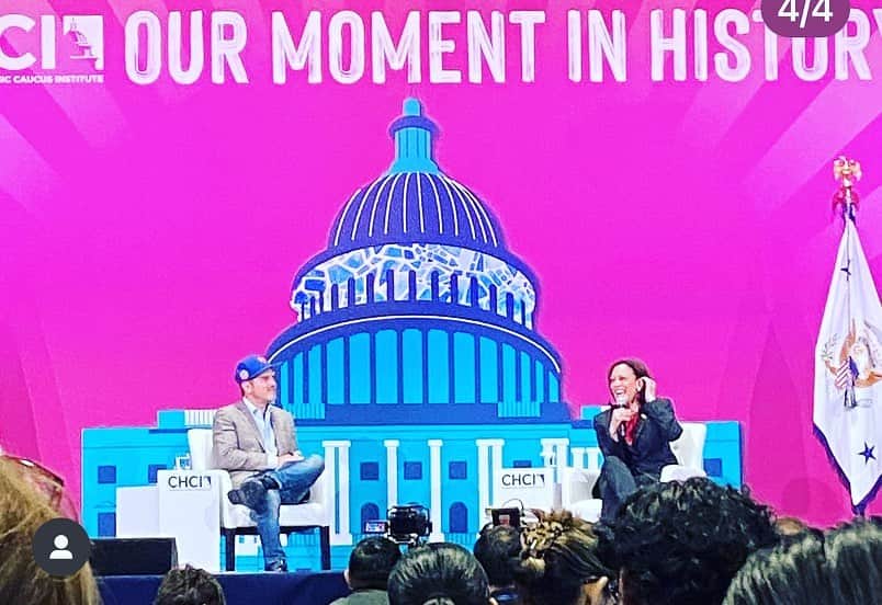 ジョン・レグイザモのインスタグラム：「At the White House.  Doing my thing!  Setting up the next election.  #kamalaharris」