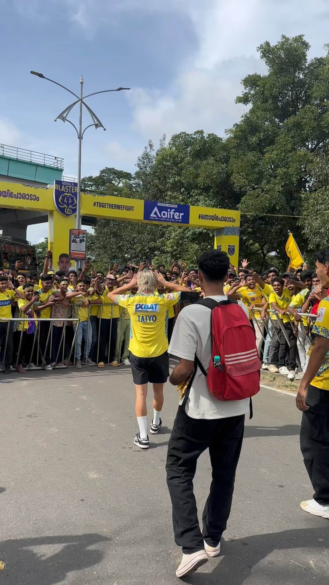 のインスタグラム：「I’m TAIYO!!!!!!🇯🇵🤝🇮🇳  #keralablasters #kerala #kbfc」