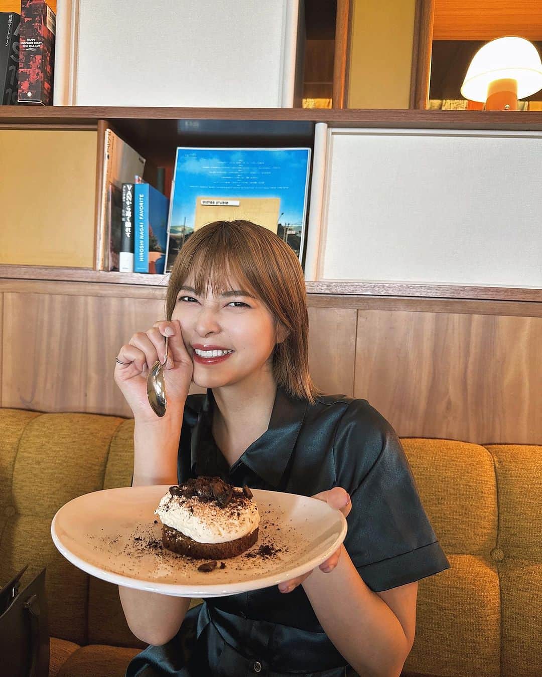 えなちぃのインスタグラム：「この日がっつりお昼も食べて😇 カフェでもケーキ食べて デブ活だった😋💓」
