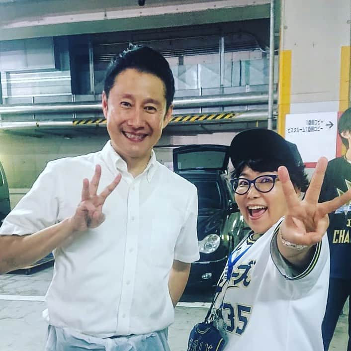 河田直也さんのインスタグラム写真 - (河田直也Instagram)「オリックスが優勝を決めた後、京セラドームでチキチキジョニーの石原さんにも会いました！よんチャンTVに何度も出演してもらいましたが、とにかく大のオリックスファン、いわゆるオリ姫です✨オリックスの優勝がうれしすぎて号泣したそうです！　#オリックス #オリックス優勝おめでとう #オリックス3連覇 #よんチャンtv」9月21日 21時31分 - kawatanaoya0423