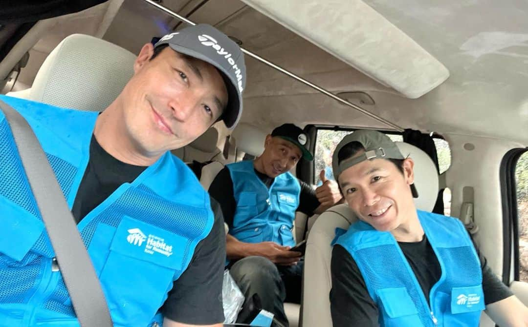 ダニエル・ヘニーさんのインスタグラム写真 - (ダニエル・ヘニーInstagram)「Getting our hands dirty today building homes for some great folks.…thanks to @jinusean3000 for the invite and for his amazing work with @habitatkorea #한국해비타트 #독립유공자후손집짓기 #잘될거야대한민국 #815런 #2023_815런」9月21日 21時33分 - danielhenney