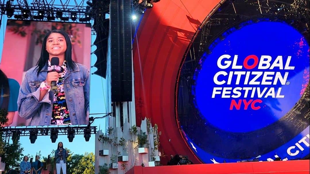 P&G（Procter & Gamble）のインスタグラム：「#TBT to #GlobalCitizenFestival22 when we handed the mic to education advocate @zuriel.oduwole media trailblazer @katiecouric and the first Black Principal Dancer of the American Ballet @mistyonpointe. Together we reinforced that the images we see and stories we hear matter.  We also called for a #PeriodforChange with @womenintraininginc co-founders Brooke and Breanna who joined menstrual equity campaigner @harnaazsandhu_03 to share our commitment to #EndPeriodPoverty.   Today the work continues through @always_brand @always_sa @whisperindia Tune in on Saturday as we once again join @GlblCtzn in NYC to take action to end extreme poverty at the ‘23 #GlobalCitizenFestival.   See link in bio to find out how to watch and join the movement.   #WeSeeEqual #KeepingGirlsInSchools」