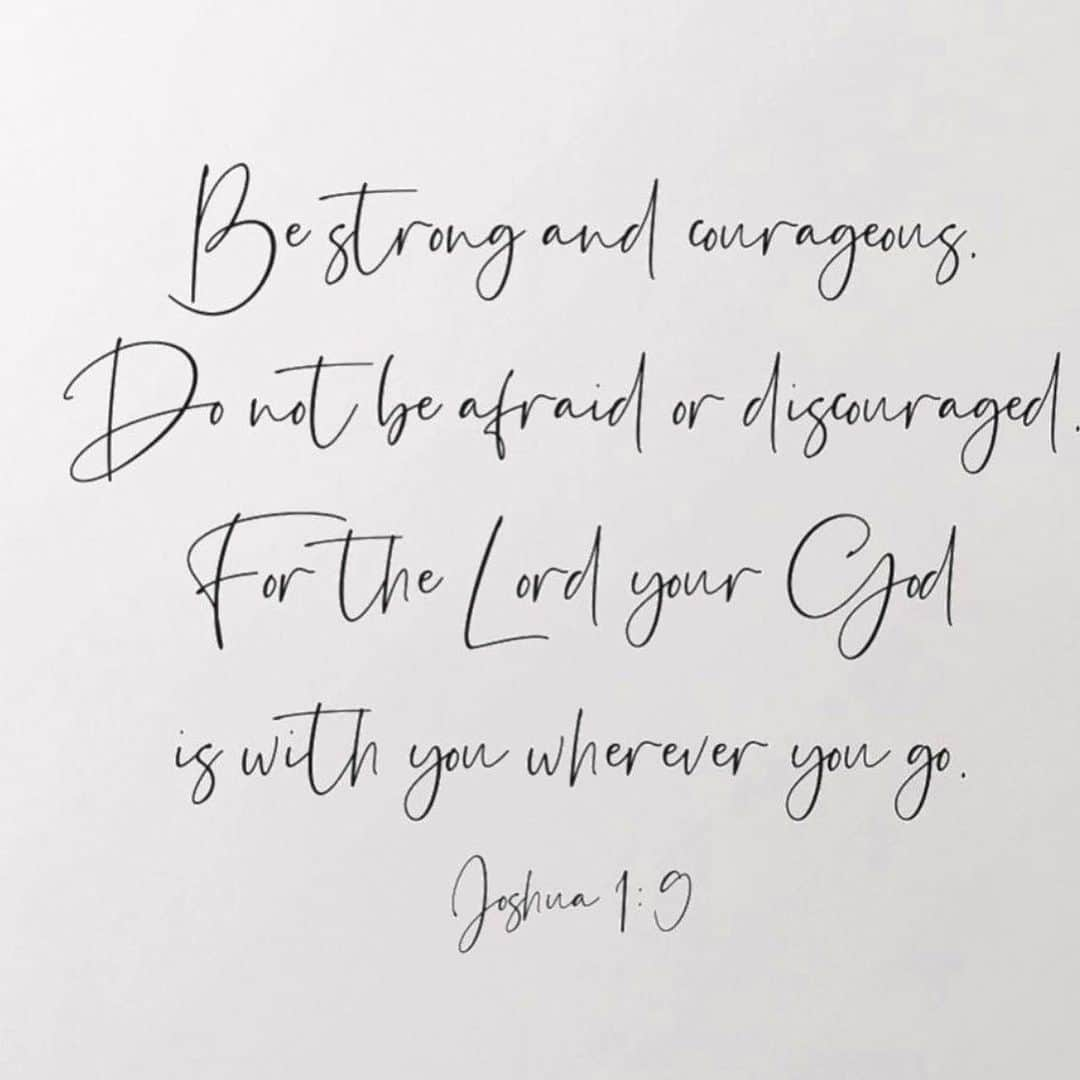 Wanda Grandiさんのインスタグラム写真 - (Wanda GrandiInstagram)「Seja forte e corajosa ♥️  Tenho alguns versículos Favoritos na Bíblia, dentre eles Josué 1.9, que ensino desde já para Estrella sempre carregar em seu coração e lembrá-la da importância da coragem e da fé. Qual seu versículo Favorito da Bíblia? Um dia abençoado e iluminado na presença DELE 🙏 #js19」9月21日 21時39分 - wangrandi