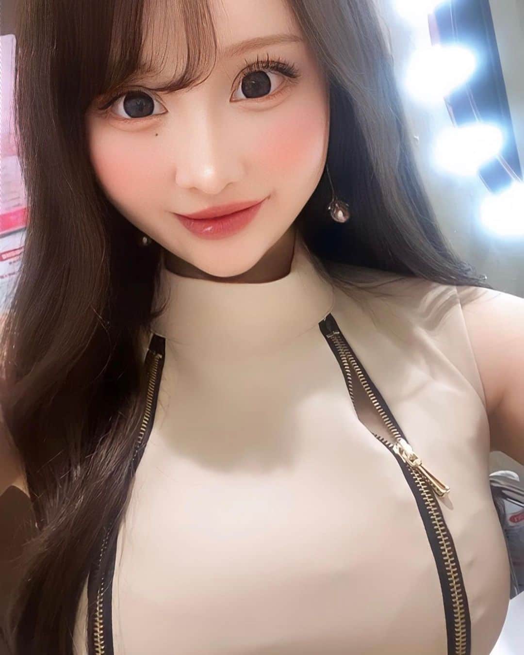 のインスタグラム：「お誕生日プレゼントで頂いたお洒落な日本酒🍶💙 ⁡ ⁡ ⁡ ⁡ ⁡ ⁡ ⁡ ⁡ ⁡ ⁡ 私が頂いたのはSHICHIJI (19時)というお酒だったのですが ⁡ ⁡ ⁡ ⁡ ⁡ ⁡ ⁡ ⁡ ⁡ ⁡ 時間によってたくさん種類があるらしく😳✨️✨️ ⁡ ⁡ ⁡ ⁡ ⁡ ⁡ ⁡ ⁡ ⁡ ⁡ これをお休みの日に頂くのが楽しみ🥰🥰🥰🥰」