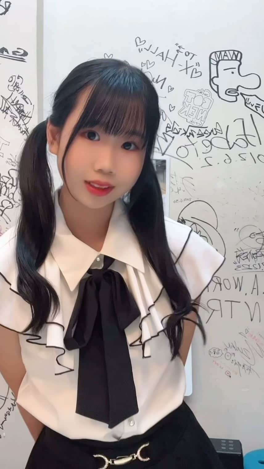 のインスタグラム：「私服かわい？ .  .  .  .  .  .  .  .  .  .  .#アイドル#おーえすけー#松永あいか#中学生#可愛い#大須#09#14歳#いいねしてほしい#中2#拡散希望#jc#推して#黄緑色担当#大須商店街」