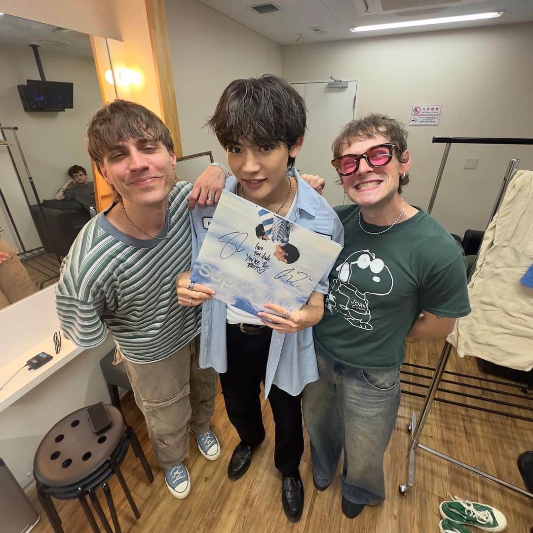 NOA（ノア）さんのインスタグラム写真 - (NOA（ノア）Instagram)「Thank you so much for having me on the show tonight!! I am so honored to being able to get on stage with you guys and sing superglue together🥲 I couldn’t imagine myself singing a song together on the same stage with you guys back in the day…I appreciate joan and NOANA so much for making this dream come true!! I can’t wait to see you soon and work on the next one😝 LOVE YOU GUYS!!!!!  @songsbyjoan   📷: @kamiiisaka」9月21日 21時42分 - n_o_a_3_