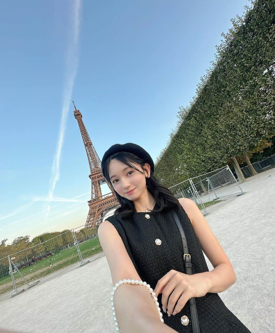 熊澤風花のインスタグラム：「フランスに１人旅してきました🇫🇷  前にお仕事でフランス行った時から街並み、皆さんの人柄も含めてすっごく刺激を受けてまた絶対来たい！って思ってたから夏休みを頂いて行ってきました！🫶🏻  1人で海外に行くのは初めてだったから不安いっぱいだったけど無事に1週間楽しめました‪‪❤︎‬  自分の中で変わる事も多くて勇気を出して行って良かったー！また行きたいなあ！」