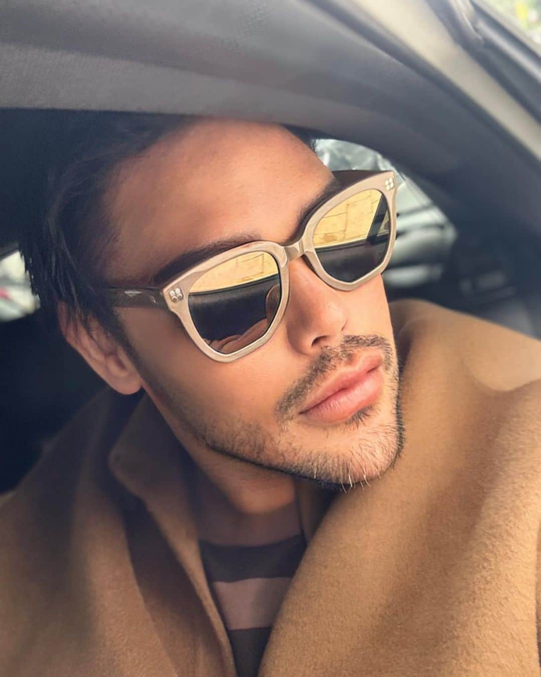 のインスタグラム：「Every single person has their own wish and pleasure.  They will have their own way to give themselves "gift or self reward". Life's not just about expecting and hoping, it's about doing, being and becoming. Make your own dream came true.  #ivangunawan #selfreward #gifttoyourself  #igungoestoLondon」
