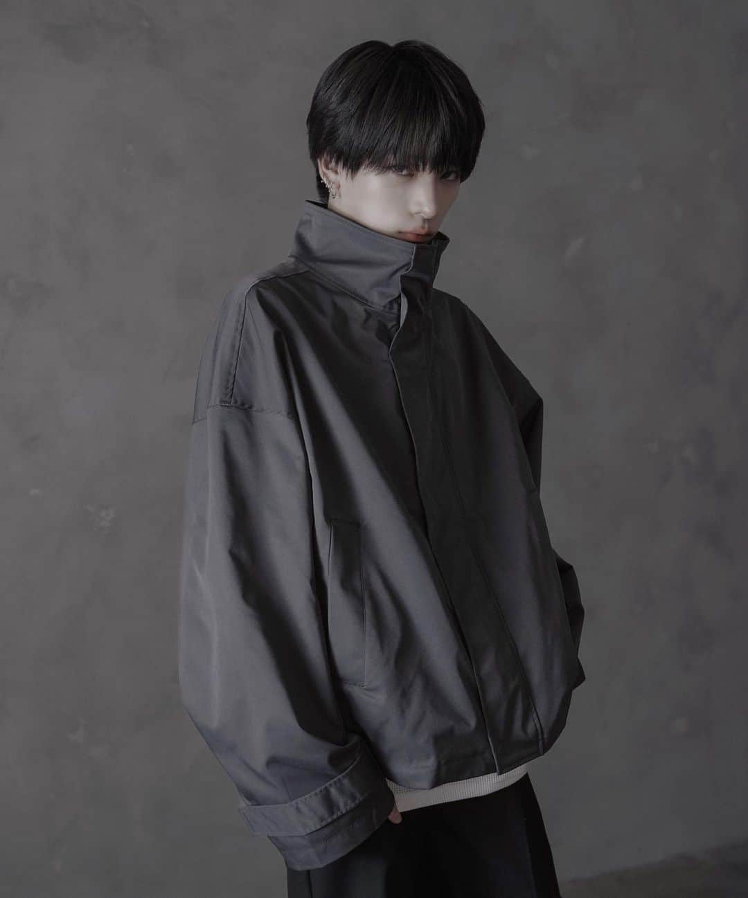 齋藤正太のインスタグラム：「@sisa0922   9.22.12時〜 1st collection start   #メンズウルフ#パーマ#ulzzangboy #メンズパーマ #マッシュ#ウルフ#マッシュウルフ #맞팔#マッシュショート #シースルーバング#スパイラルパーマ #ツイストスパイラル#センターパート#ウルフカット#韓国ヘア #ツイストスパイラル#カルマパーマ#menscut#menshair」