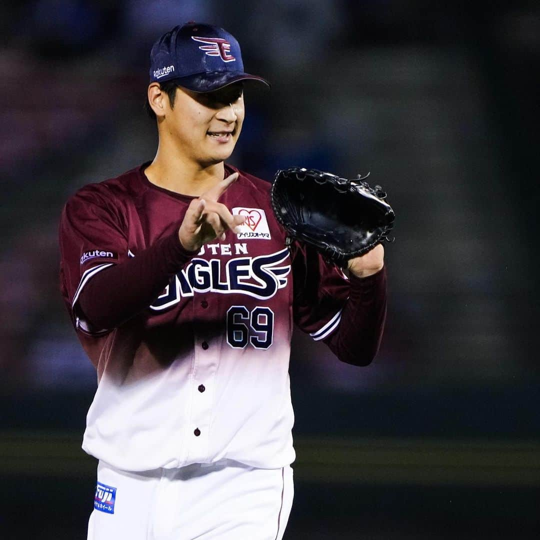 東北楽天ゴールデンイーグルスさんのインスタグラム写真 - (東北楽天ゴールデンイーグルスInstagram)「⚾️  ⚾️E 2-7 L⚾️  投打で精彩を欠いてしまい完敗。10連戦は3勝3敗に。 久しぶりの一軍登板となった塩見選手は4回4安打4失点⚾️ 3番手の松井友飛選手が3回1安打無失点4奪三振の好投‼️ 9回に登板した4番手の内選手も三者凡退に抑えた👍🏼 打っては浅村選手が4回に25号ソロを放つ🔥 小深田選手は2安打の活躍👏🏼  #鷲が掴む #rakuteneagles #塩見貴洋 #浅村栄斗 #松井友飛 #小深田大翔  #内星龍  #小郷裕哉」9月21日 21時48分 - rakuten_eagles