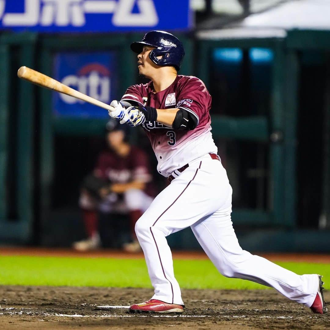 東北楽天ゴールデンイーグルスさんのインスタグラム写真 - (東北楽天ゴールデンイーグルスInstagram)「⚾️  ⚾️E 2-7 L⚾️  投打で精彩を欠いてしまい完敗。10連戦は3勝3敗に。 久しぶりの一軍登板となった塩見選手は4回4安打4失点⚾️ 3番手の松井友飛選手が3回1安打無失点4奪三振の好投‼️ 9回に登板した4番手の内選手も三者凡退に抑えた👍🏼 打っては浅村選手が4回に25号ソロを放つ🔥 小深田選手は2安打の活躍👏🏼  #鷲が掴む #rakuteneagles #塩見貴洋 #浅村栄斗 #松井友飛 #小深田大翔  #内星龍  #小郷裕哉」9月21日 21時48分 - rakuten_eagles