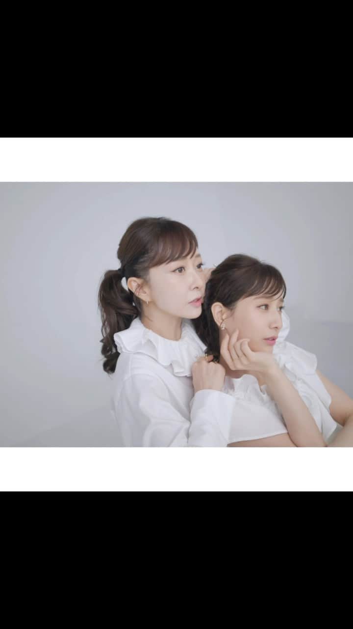 石井美保のインスタグラム：「本日発売　@maquia.magazine 11月号に田中みな実ちゃんと双子メイクで登場しています👀💓 双子というか、みな実ちゃんが石井美保になりきるという通常ならあり得ない企画でして、なんと私のシンボルでもある左頬のほくろまで描いて、ルミエユー @lumieu_official シナモンブラウンを入れて挑んでくれました。 田中みな実特集号という事でこんなスペシャルなページに登場させてもらえて、本当に光栄です🙏🏻 p122-p125 石井美保&田中みな実　「仲良し双子メイク」是非見てくださいね。  実は私とみな実ちゃんの初めましての共演もMAQUIAでした。あれから随分経ちましたが、今では妹のような存在です(双子はおこがましいです🙏🏻💦すみません)。」
