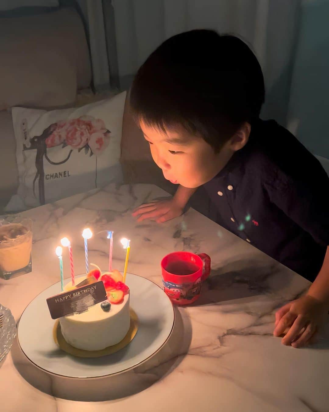 林希乃花さんのインスタグラム写真 - (林希乃花Instagram)「息子と誕生日が近いから、そのことで頭がいっぱいで年々自分の誕生日の存在を忘れてしまいます😅  今年はパパさんがお寿司屋さんを予約してくれていました🍣  お寿司ケーキを初めて見た息子は、大将さんに質問攻め😆 興味津々でしたが、普通のケーキが良かったようで（私は嬉しかった❤️） 帰りにケーキ屋さんに寄り、再びお家でお祝いしてくれました😂  今年も一年happyに過ごせますように💖 　 　 　 #mybirthday #誕生日ディナー #お祝いディナー #お寿司ケーキ #銀座デート #子連れ銀座 #幼稚園ママ #男の子ママ」9月21日 21時48分 - nonokagram