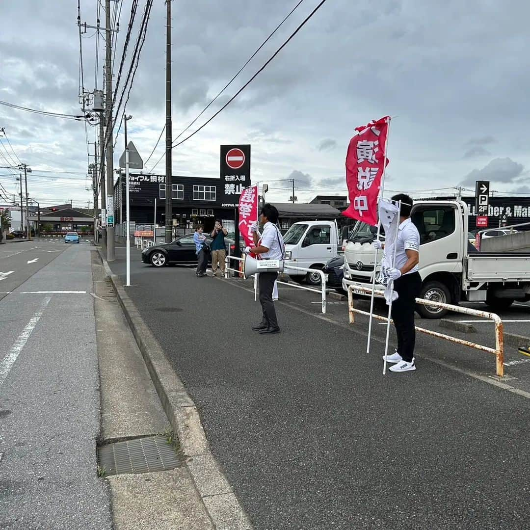 大和ヒロシさんのインスタグラム写真 - (大和ヒロシInstagram)「ラーメン みのわさんで食事後、 「街頭演説やってってよ！」 とのことでしたので、お言葉に甘えやらせて頂きました！  その後は、ジョイフル本田君津店と、君津駅南口ロータリーにて街頭演説！  ジョイフル本田君津店と君津駅北口では桃太郎も実施致しました！ #君津市議選 #君津の選挙 #選挙に行こう」9月21日 21時50分 - yamatohiroshi