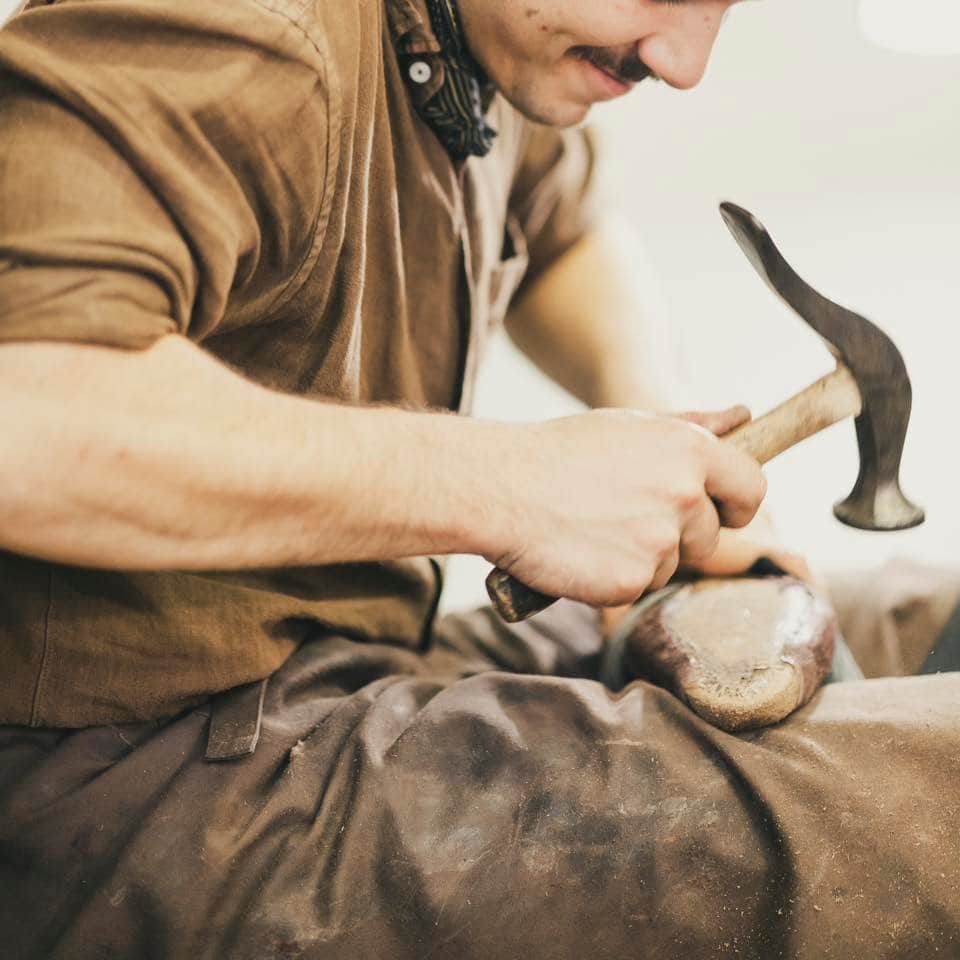 のインスタグラム：「The art and soul of Corthay Bespoke!  Book your appointment on www.corthay.com  #corthay #bespokeshoes  📸 by @benjaminboccas」