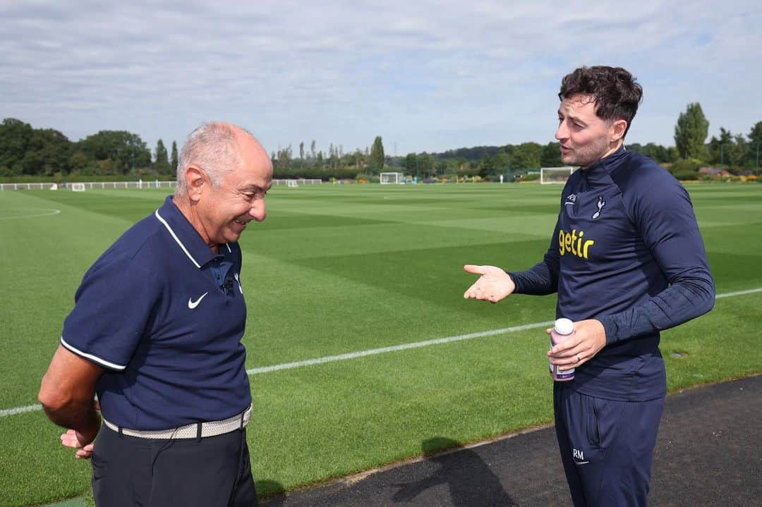 ライアン・メイソンさんのインスタグラム写真 - (ライアン・メイソンInstagram)「Talking football with Ozzie. Legend 💙」9月21日 21時51分 - ryan8mason