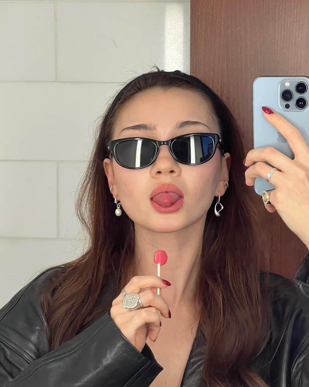 Aya Shalkarのインスタグラム：「Өмір 🤍🐈‍⬛❤️」