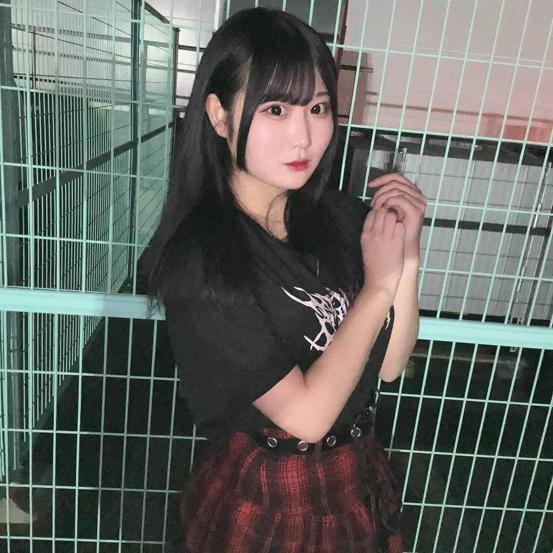 桃瀬ひよりのインスタグラム：「強い女の子に憧れちゃう😌  #名古屋 #アイドル #idol #sjk #女子高生 #高校生  #夏 #サブカル #赤黒 #likeforlikes  #likeforfollow  #like4likes  #like #followforfollowback  #follow  #follow4followback  #いいね返し #コメント返し」