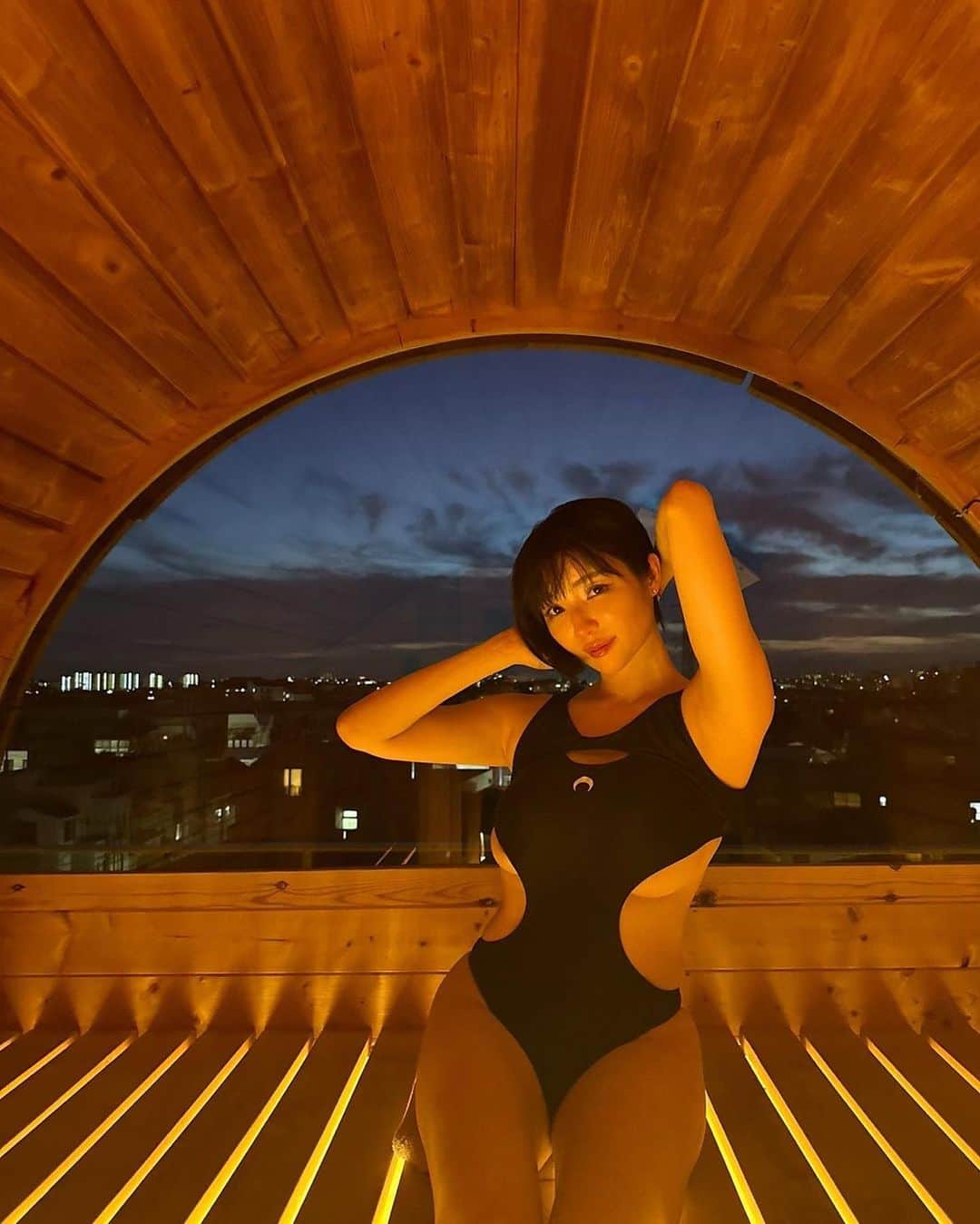 森下悠里さんのインスタグラム写真 - (森下悠里Instagram)「何枚目が好き？♡  @sauna.sanctuary   夜も最高🧖‍♀️🤍」9月21日 22時10分 - yuurimorishita