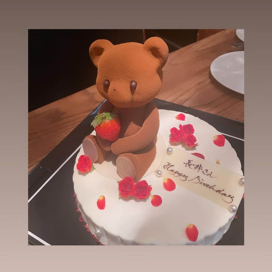 長井かおりさんのインスタグラム写真 - (長井かおりInstagram)「事務所のみんなで 🎂お祝いしてもらいました🍮🍰 幸せです🫡 みんな、ありがとう♡  #MAKEUPBOX」9月21日 22時05分 - kaorimake