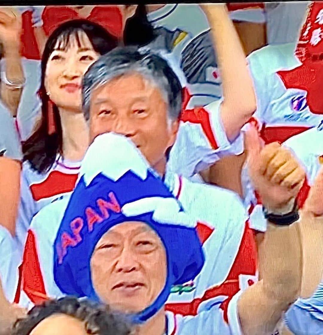 珠久美穂子さんのインスタグラム写真 - (珠久美穂子Instagram)「#RUGBYWORLDCUP2023 まさか‼️国際映像に映るとは笑 友達からめちゃくちゃラインきた💌  フランス🇫🇷会場も色々あるけれど 私は行ったことのある なんとなくイメージがつく ニース会場を 選びました👏  強豪、イングランド🏴󠁧󠁢󠁥󠁮󠁧󠁿代表は 本当に強かった👏  日本🇯🇵は前半いい感じで ゲームが進んでいたんだけど まさかのあの判定で スタジアム🏟️の空気が変わりました😭  追いつこうと 必死に戦う姿は最後までかっこよかった👏  これで終わりじゃない‼️ ゴールはここじゃない🎵Bz 次がある‼️  サモアとの試合も楽しみにしています。 頑張れ日本🇯🇵」9月21日 22時05分 - shukumihoko