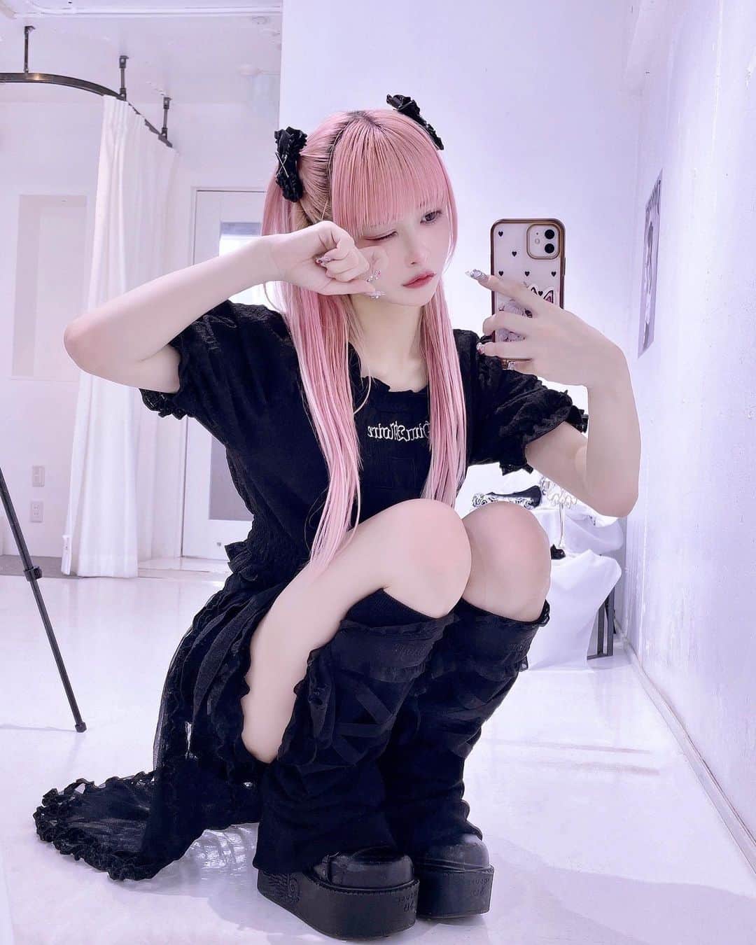 いちのインスタグラム：「ずーっと寝てたいな、  #dimmoire #idol #cosplay #cosplayer #cosplaygirl #japanesegirl #girl #selfie #instagood #hightone #maid #pinkhair #highlighthair #twins #twintail #fff #lfl #l4l #ハイライトカラー #アイドル #派手髪」