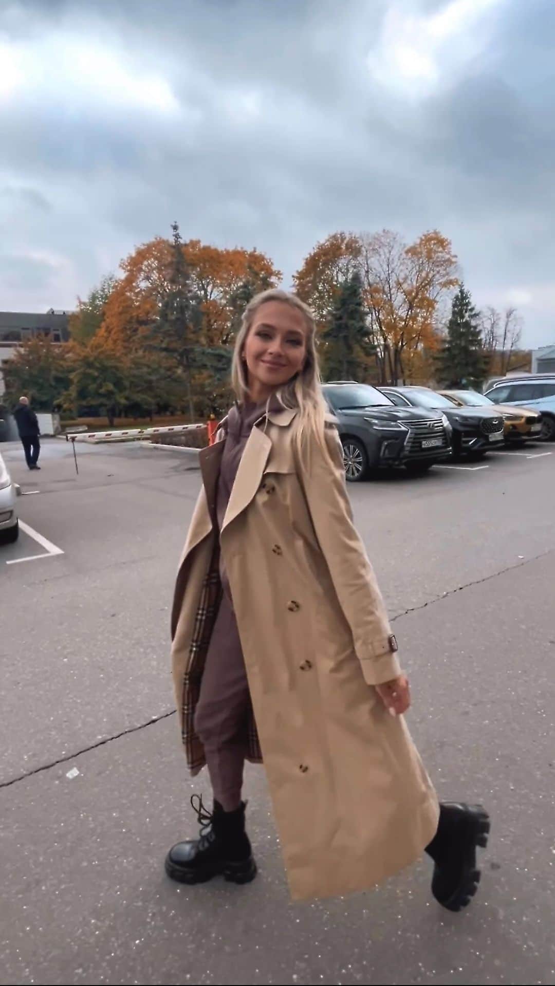 ヴィクトリヤ・シニツィナのインスタグラム：「В этом видео весь вайб Москвы и Сочи🥰 Мне кажется везде по-своему классно)) А вы как думаете?」