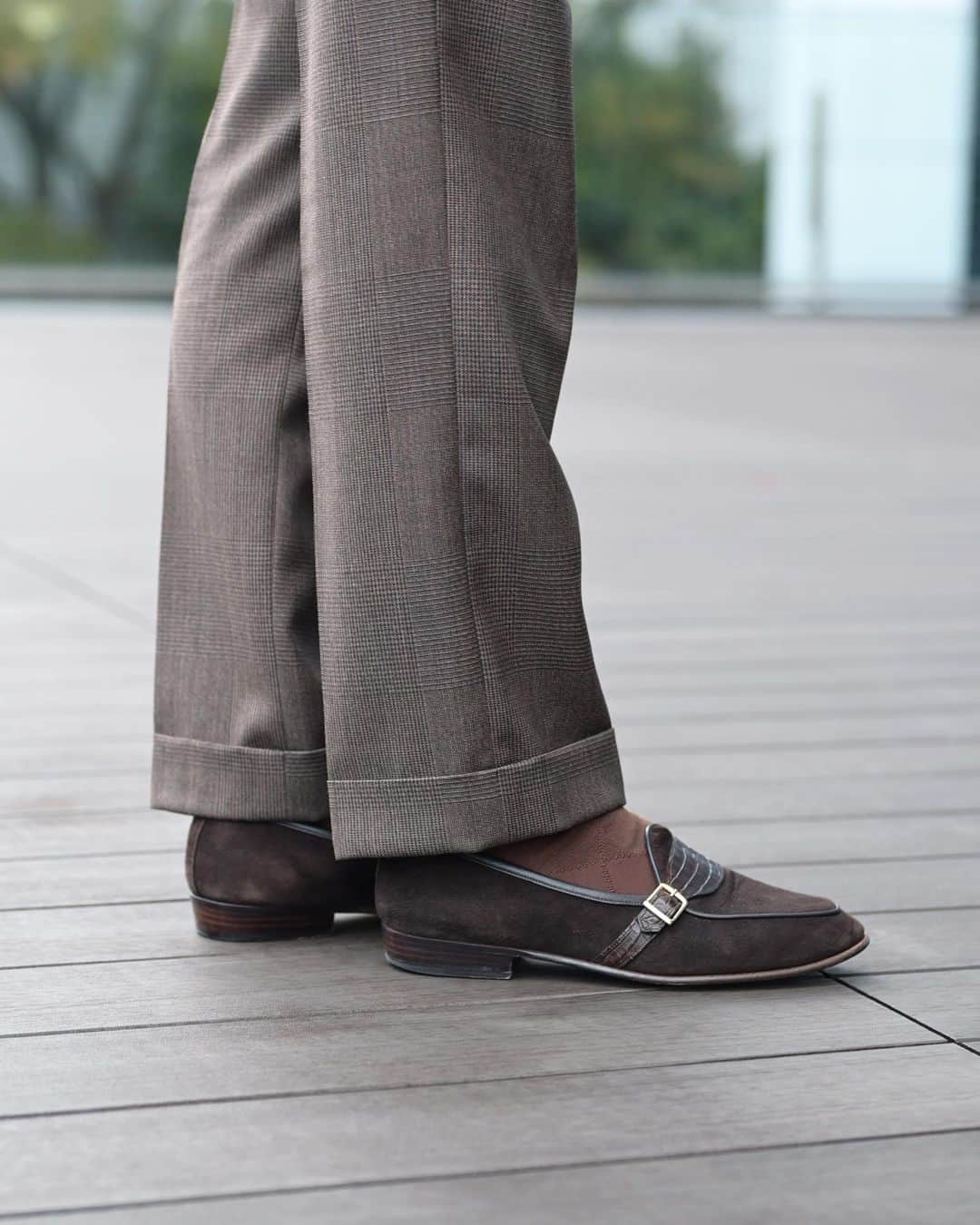 Shuhei Nishiguchiさんのインスタグラム写真 - (Shuhei NishiguchiInstagram)「"Keep it Classic,Simple and Fresh"⬅︎⬅︎⬅︎swipe left チェック、ストライプ、ドット。 クラシックの王道パターン。 カラーリングはモダンに。  Tap for Brands ・ ITEM Suit： @richardjamesofficial  Shirt： @beams_f  Tie： @hollidayandbrown  Pocket square ： @ad56_official  Shoes： @baudoinlange  Watch： @jaegerlecoultre 70's Eyewear： @savileroweyewear   ・ #beamsf #suitstyle #classicmenswear #gentlemen #follow #influence #bestoftheday #vintagewear #spezzatura #outfitmen」9月21日 22時12分 - shuhei_nishiguchi