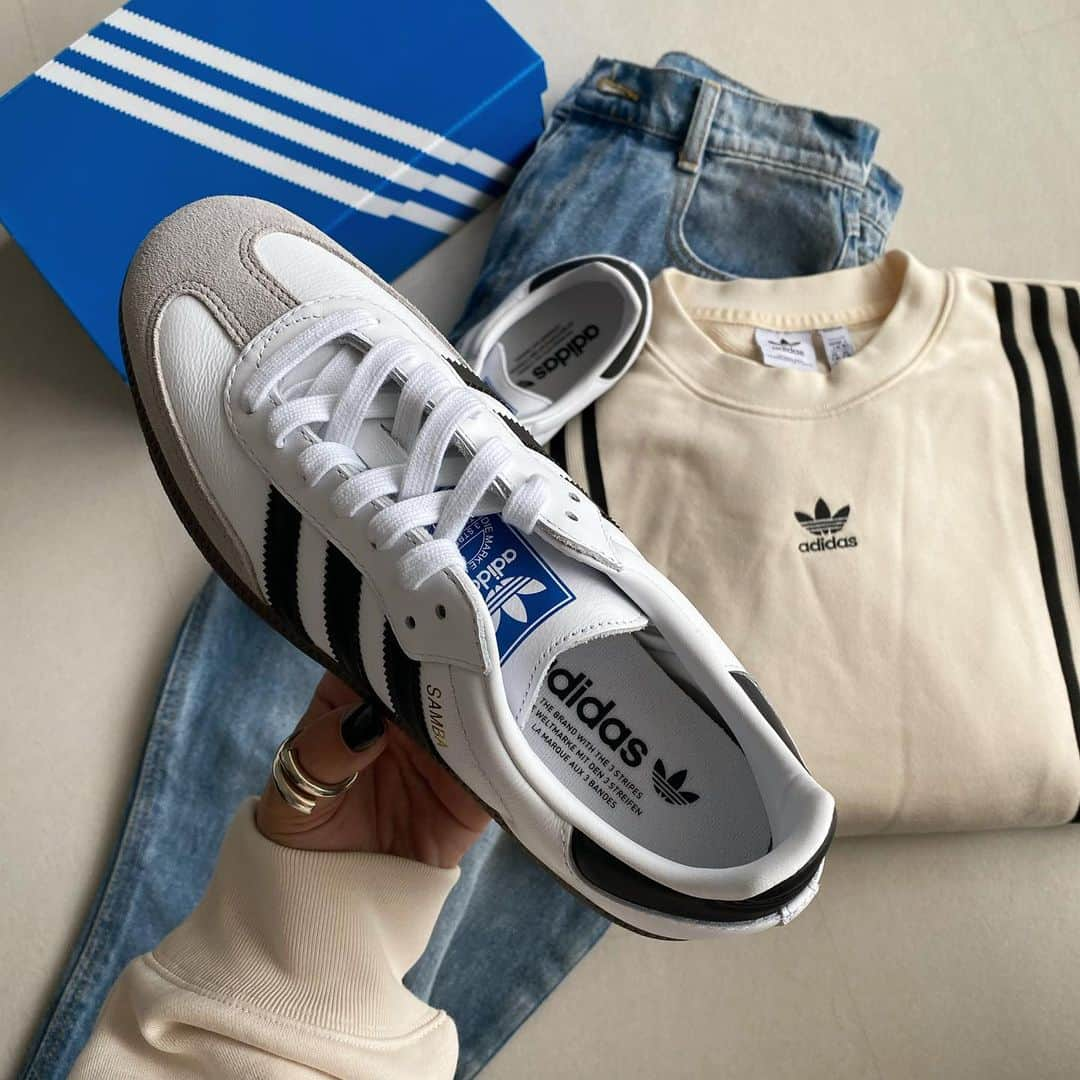 S E I K Oさんのインスタグラム写真 - (S E I K OInstagram)「.  new in 👟  adidas SAMBA と かわいすぎる２ぴき🐶💞　  ________________________   #adidas#アディダス#adidasshoes #adidassamba  #スニーカー#スニーカー女子　 #アラフォーコーデ#カジュアル#カジュアルコーデ#カジュアルファッション#サンバ#アディダスコーデ」9月21日 22時13分 - seco_days