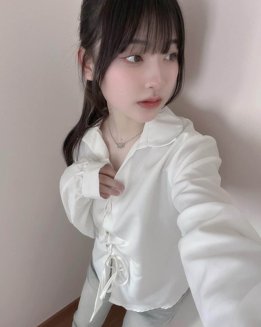 歩花さんのインスタグラム写真 - (歩花Instagram)「SHEINさんで秋服コーデ組んでみた！🍂 どのお洋服もかわいいー(^ ^) 1枚目 👕20566804 💍18985093 (イヤーカフ) 2枚目 👕13650971 👖15474184 💍11276916 3枚目 👕12139098 👖13374307 (スカート) 🌼18662817 (クッション)  クーポンコード：honoka2023 クーポンの使用で、お買い上げ金額1～5,999円まではセール価格より15%OFF、6,000円以上は20%OFF！ 利用期限：公開日〜12月末日  @shein_japan #SHEIN #sheinforall #秋服#sheinコーデ #OOTD #shein購入品」9月22日 18時00分 - honoka_0714_