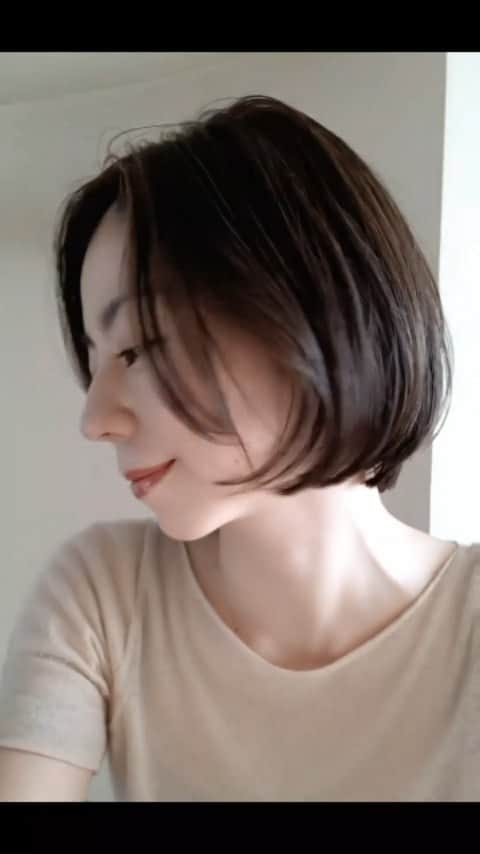 黒坂真美のインスタグラム：「I got my haircut😊  シンプルに よりシンプルに🤍  #黒坂真美 #kurosakamami  #haircut  #✂️ #🇯🇵」