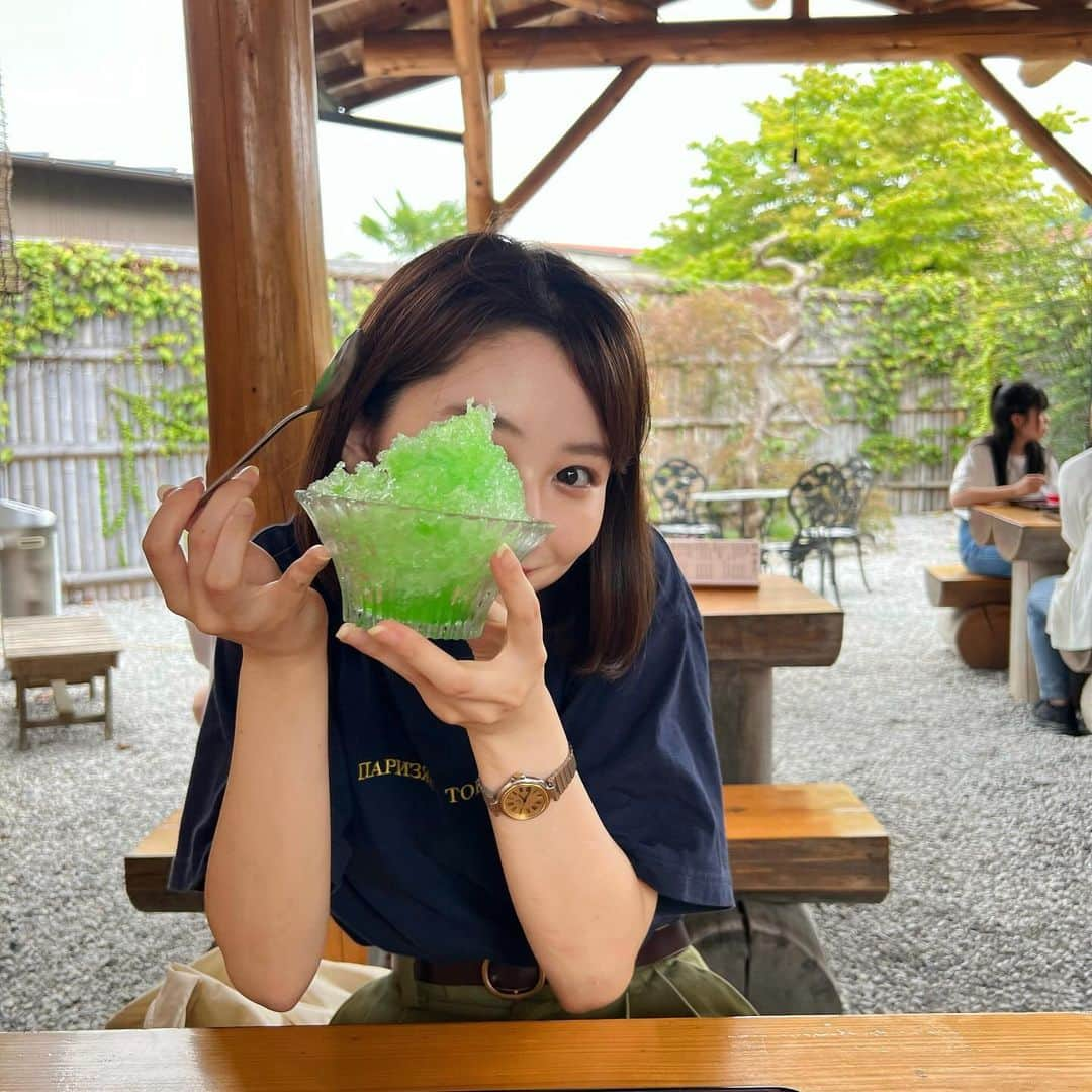 小室ゆらのインスタグラム：「#🍧 ⁡ ⁡ かきごおりっ❕❕ 冷え症に拍車がかかる気がして(そんなことはない)普段あんまり食べないけど、この日は暑すぎて食べました☺︎︎ お味はメロン✌🏻 ⁡ ⁡ #長瀞 #秩父」