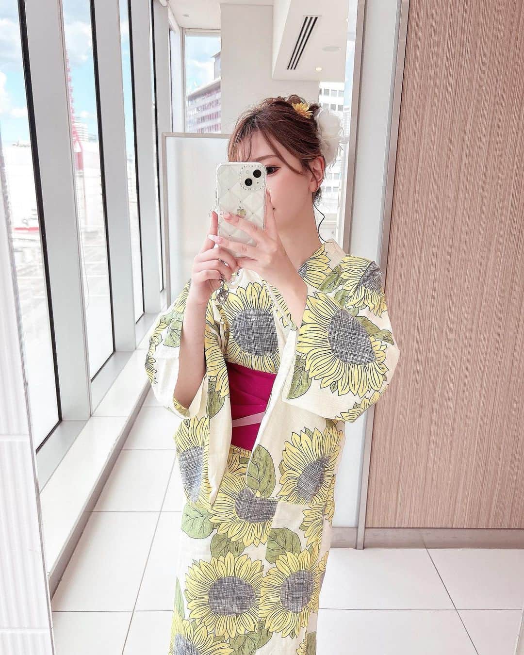 小倉里茉のインスタグラム：「🎀 . 小さい頃からお花はひまわりがいちばん好き☝🏻⭐️ .」