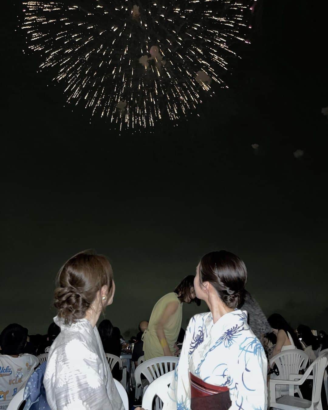 MIYABIさんのインスタグラム写真 - (MIYABIInstagram)「今年初の花火大会👘🎇 とても綺麗で感動しました☺️席確保してくれたのでゆっくり見れました❤️ありがとう🥹 素敵な思い出になりました。また来年も見れたらいいなぁ🫶🏻🫶🏻  #利根川大花火大会」9月21日 22時54分 - _miyabichan_