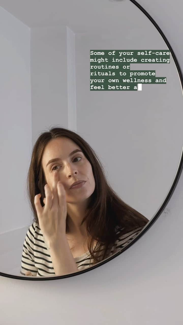 ジェマ・スタイルズのインスタグラム：「RESILIENCE 🌱 ad Thrilled to be working with one of my all time favourite brands @thebodyshop on their campaign for #CHANGEMAKINGBEAUTY. The Body Shop are an ethical beauty brand, a B Corp and anti-animal testing pioneers: to celebrate their Edelweiss range we’re encouraging you to embrace what makes you feel resilient. Edelweiss extract has been proven to have 43% more antioxidant power than retinol acetate, to help you on the way to more resilient skin: stronger, smoother, plumper, fresher and bouncier 🧖🏻‍♀️ #THEBODYSHOP」