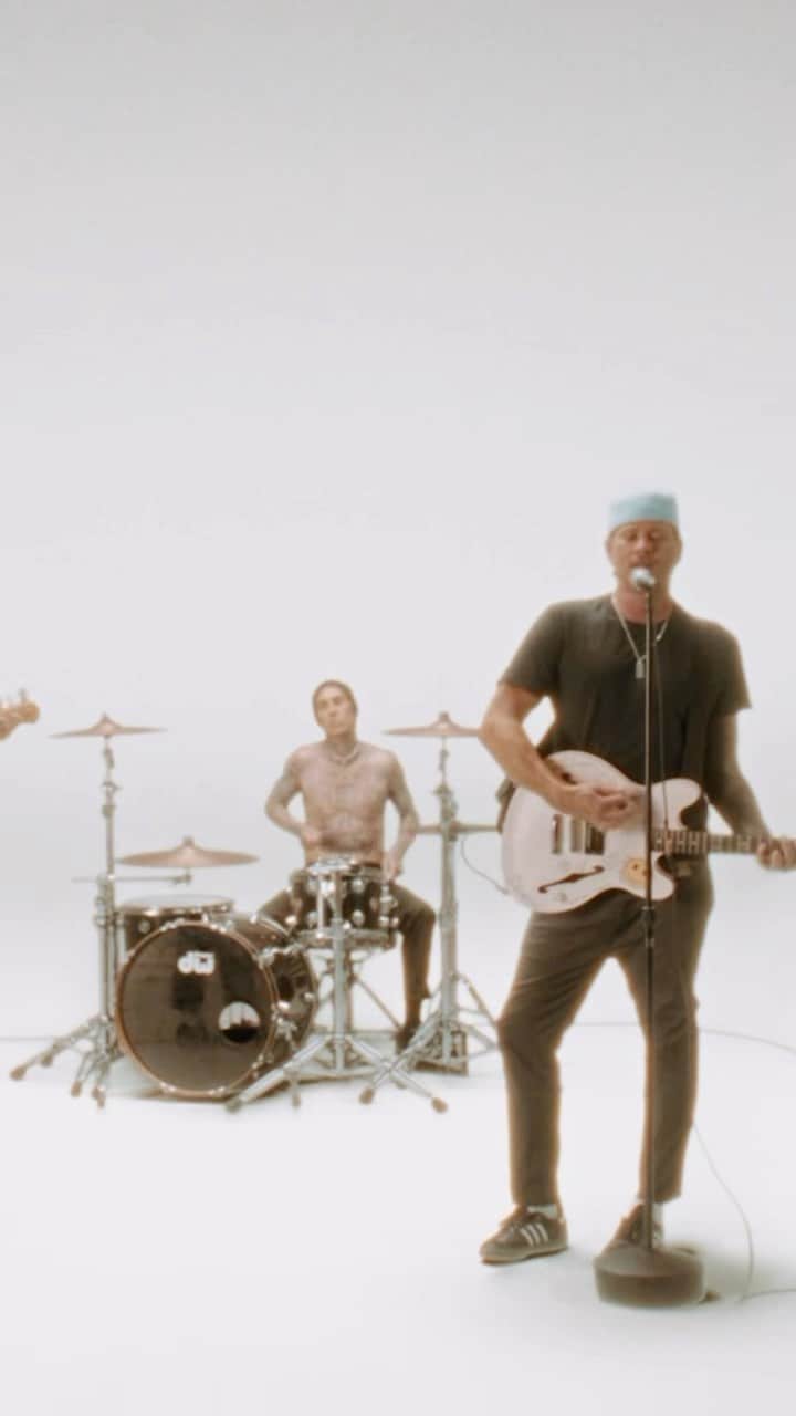 blink-182のインスタグラム：「“ONE MORE TIME” SONG & VIDEO OUT NOW」