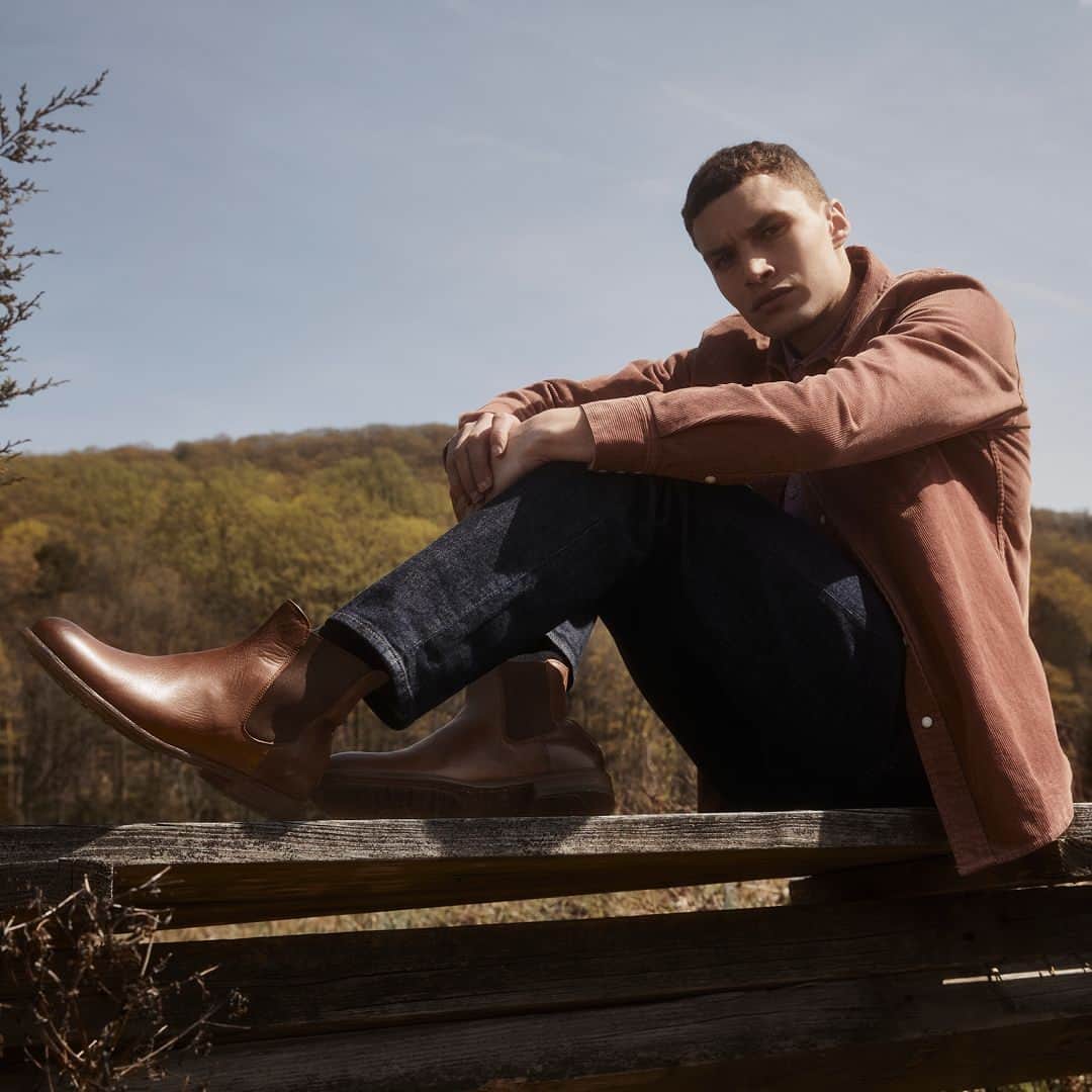 フライのインスタグラム：「The Tyler Chelsea is a core essential Frye boot to take on all your adventures. #GenerationsofStyle」