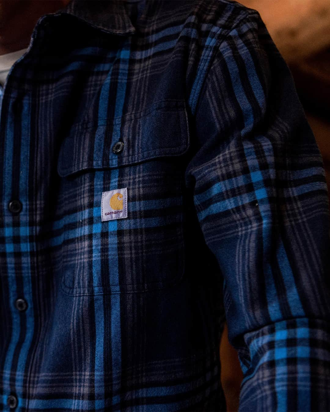 カーハートのインスタグラム：「Flannels just look better with the #Carhartt patch.」