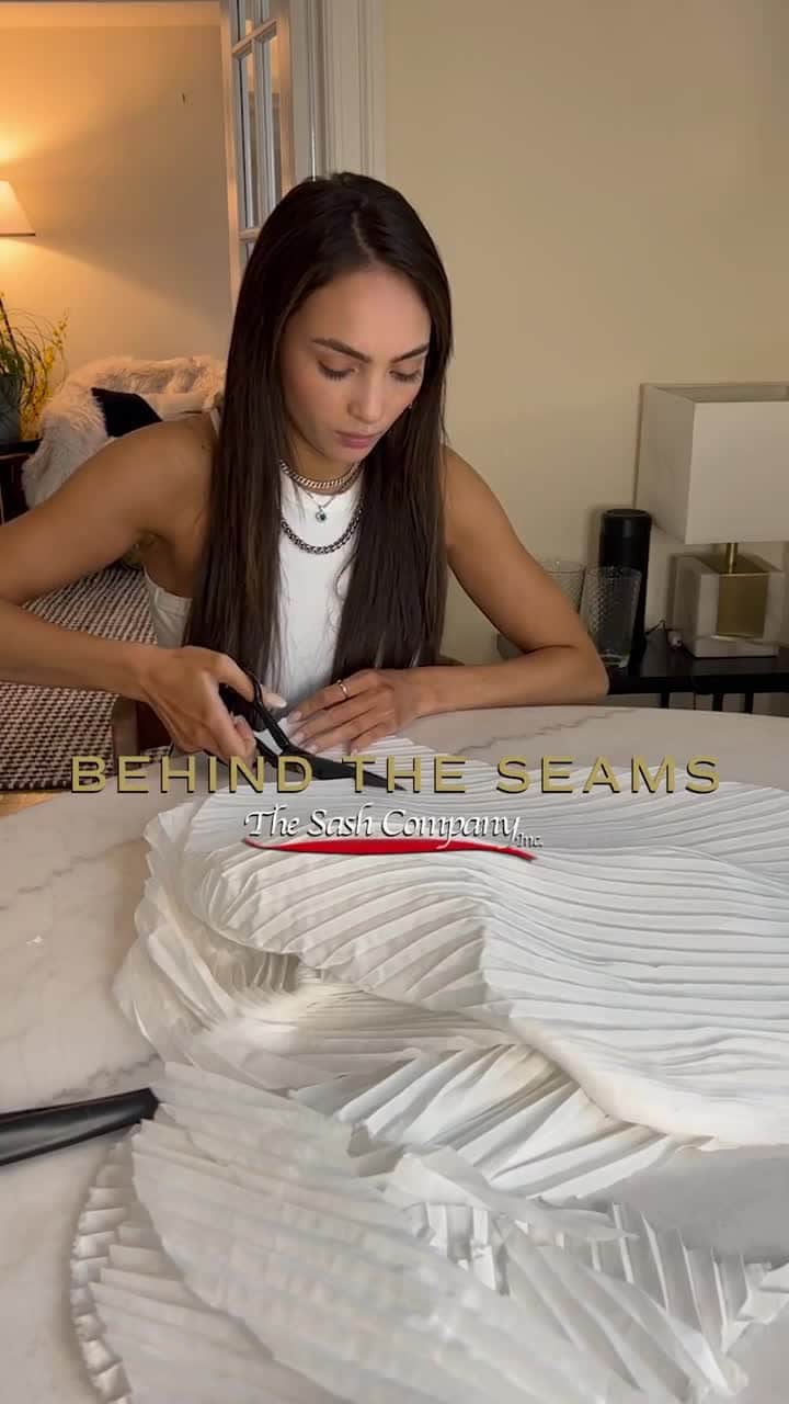 イリス・ミトゥネールのインスタグラム：「Back with another Behind the Seams! 🧵🪡✂️⁠ ⁠ Miss Universe @rbonneynola shares the sustainable practices of @thesashcompany , the makers of the iconic MISS UNIVERSE sashes.⁠ ⁠ #ad #TheSashCompany #sustainablefashion #sustainablesash #vivifytextiles」