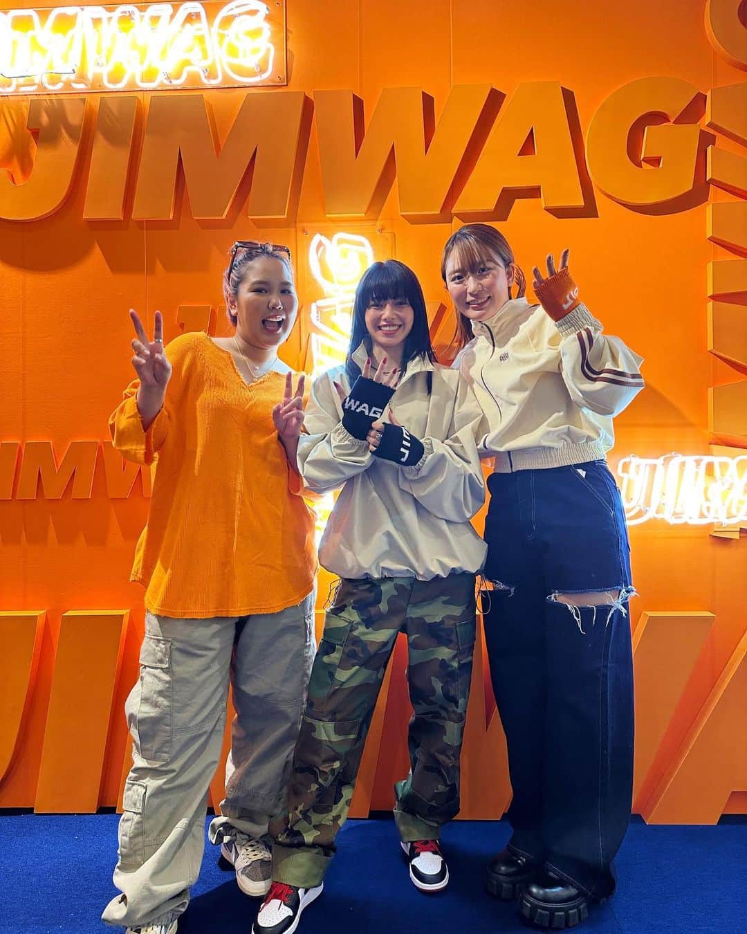 山本舞香のインスタグラム：「JIMWAG POP UP  🧡🧡🧡  頼んだ服。待ちきれません。  @jimwag_official  @___nicoichi___  @riri_94413」