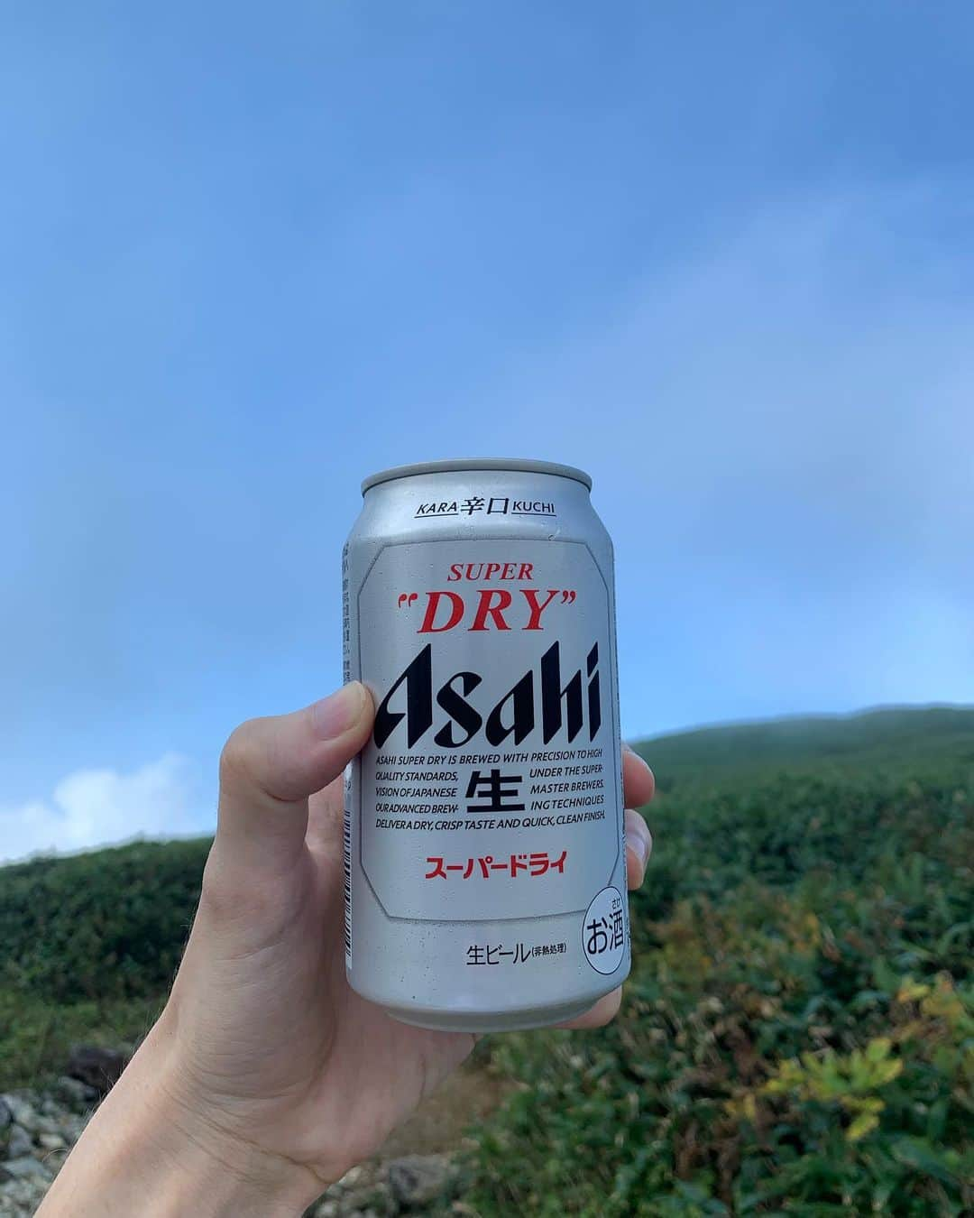 シールズ啓司さんのインスタグラム写真 - (シールズ啓司Instagram)「山肌とビール」9月21日 23時06分 - kkcc_