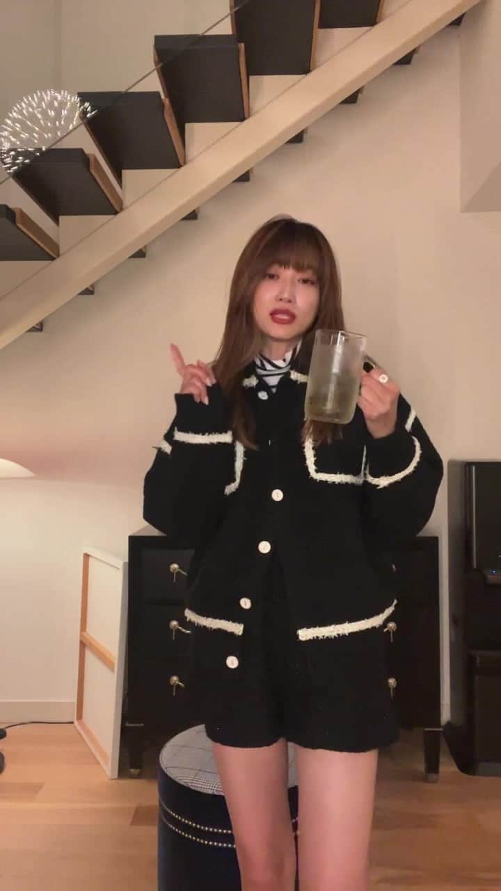のインスタグラム：「いきなり　Live❤️ ハイボール飲みながら😂😂 @coel.official 💋💋💋」