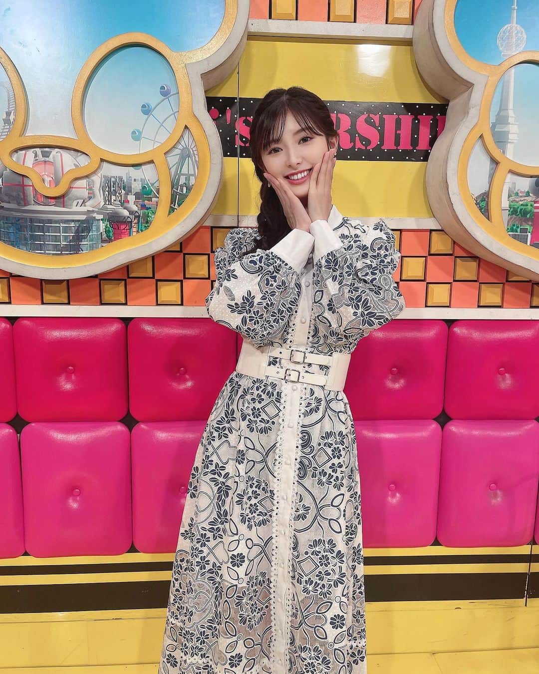 のインスタグラム：「この間の #ネプリーグ の時の！ 今回も楽しかった💕 私がトロッコに乗れる日は来るのでしょうか🥹✨️ . . onepiece→ @wildlily_daikanyama  #フジテレビ #クイズ #グルメ #衣装」