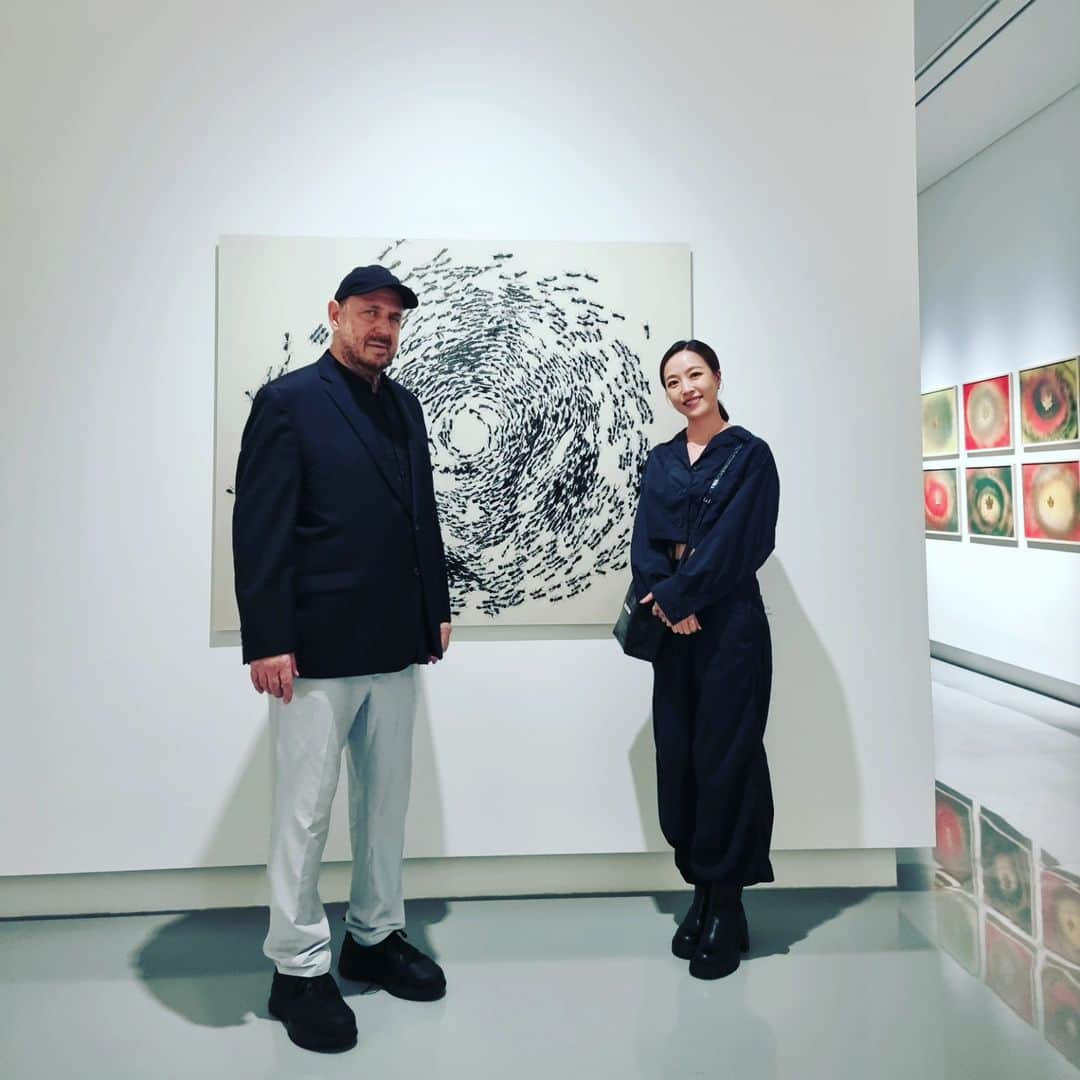 シム・ウンジンさんのインスタグラム写真 - (シム・ウンジンInstagram)「#teatime #exhibition #opening  #party」9月21日 23時23分 - eundung81