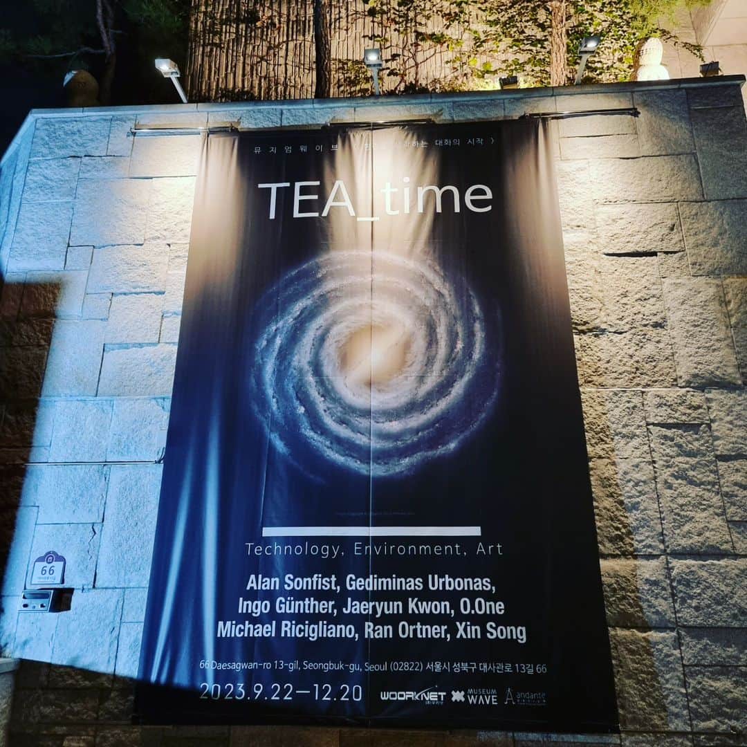 シム・ウンジンさんのインスタグラム写真 - (シム・ウンジンInstagram)「#teatime #exhibition #opening  #party」9月21日 23時23分 - eundung81